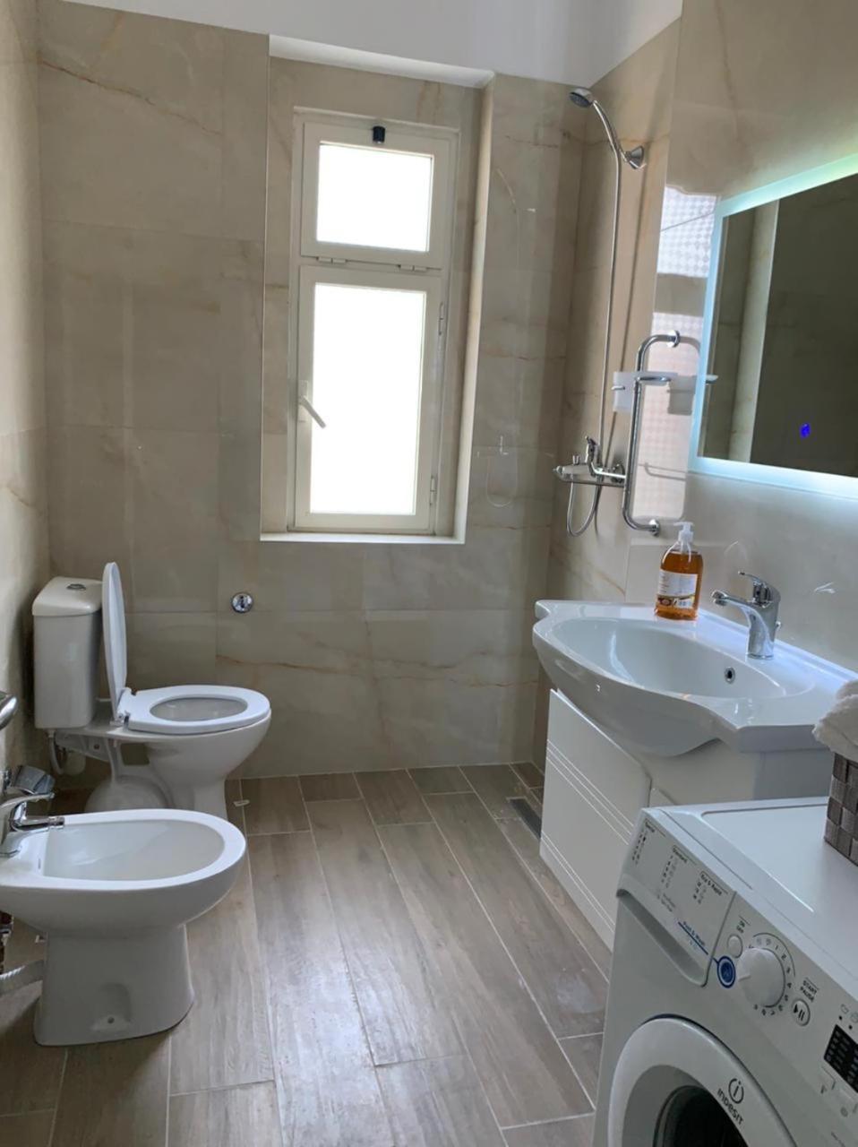 Malsi's, Private With Shared Bathroom And Kitchen * Tirana